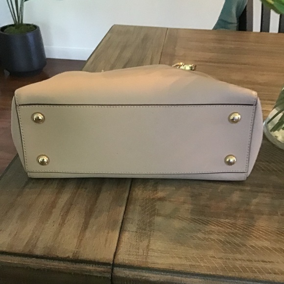 Michael Kors purse - Picture 3 of 7